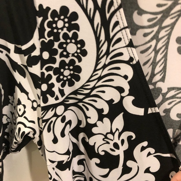 Black and white wrap dress - Picture 3 of 4